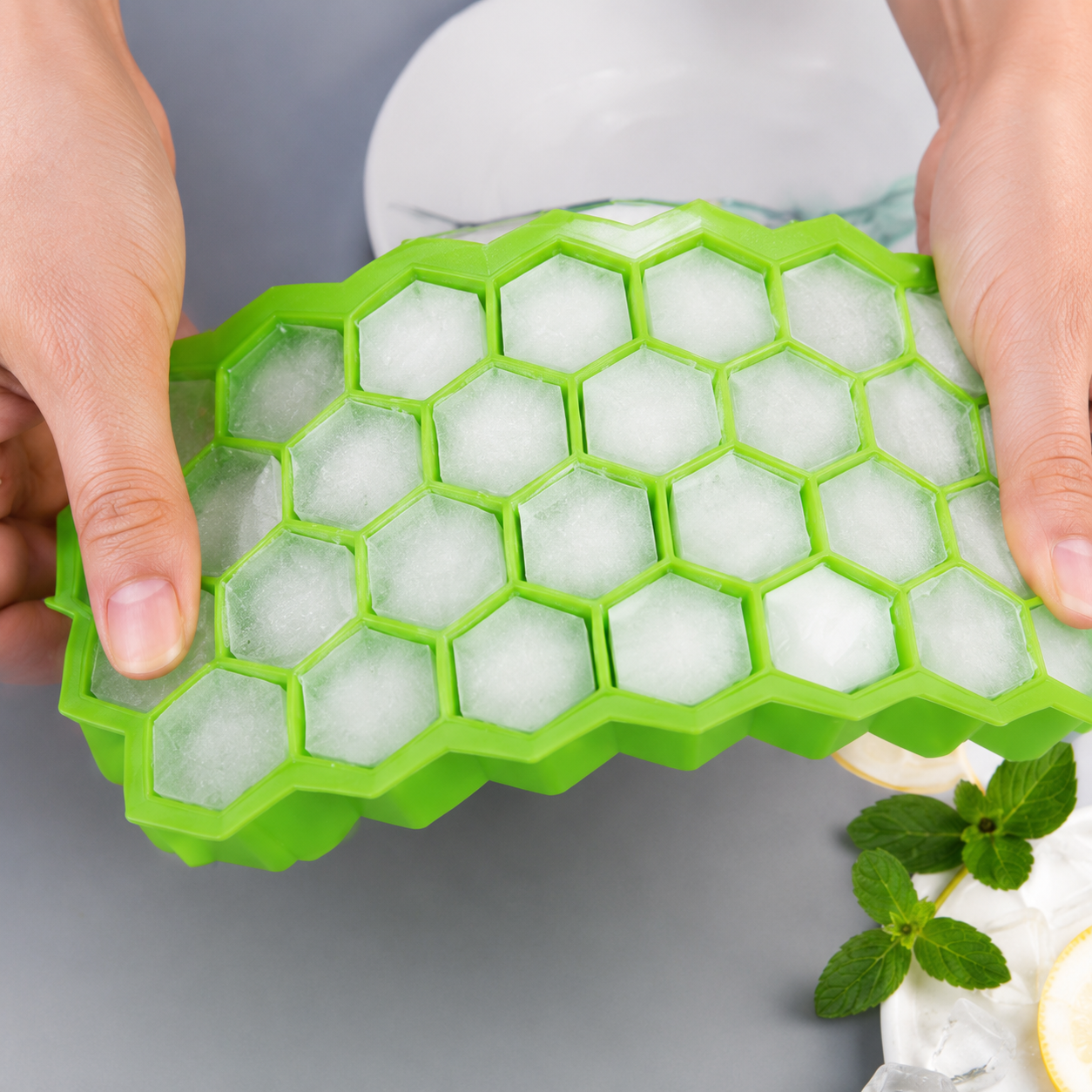 🧊 Premium Silicone Ice Cube Tray with Lid